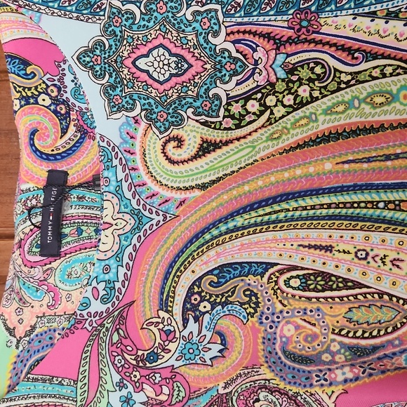 Tommy Hilfiger dress with flared sleeves. - Picture 4 of 4